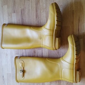 Hunter Tall Classic Yellow Rainboots